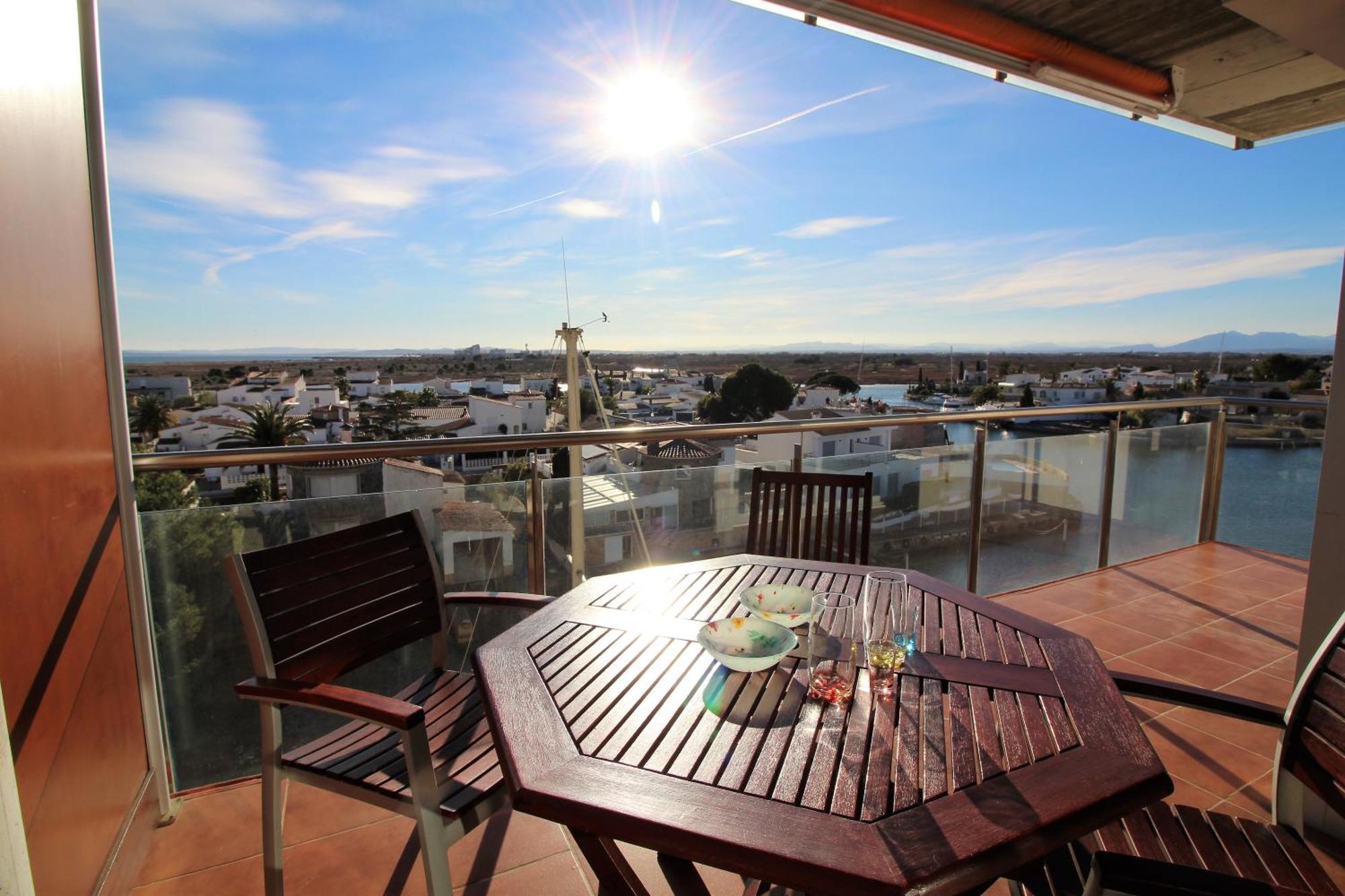 Global Immo 3248 Les Marines Appartement Roses